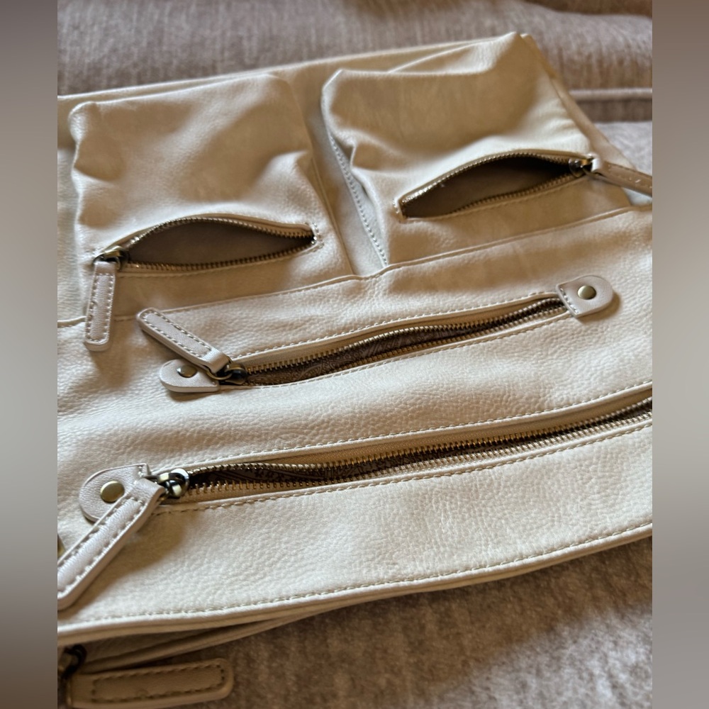 Shiraleah Cream Vegan Leather Shoulder Bag with Practical Design - Picture 6 of 12